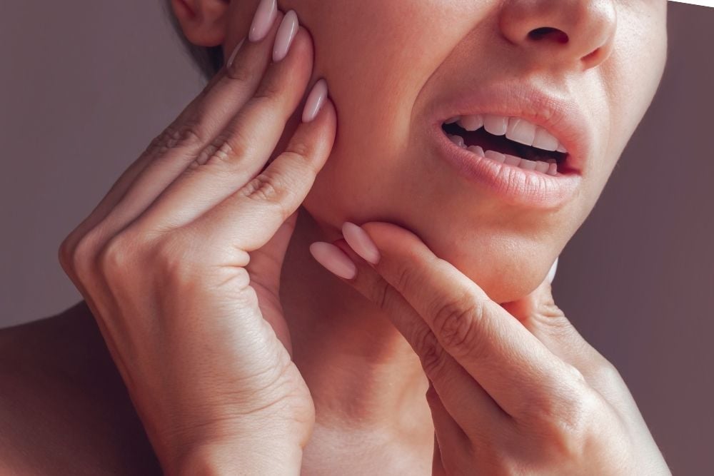 Luxación mandibular: Causas, tratamiento y prevención / Ester Rodriguez Clínica Dental